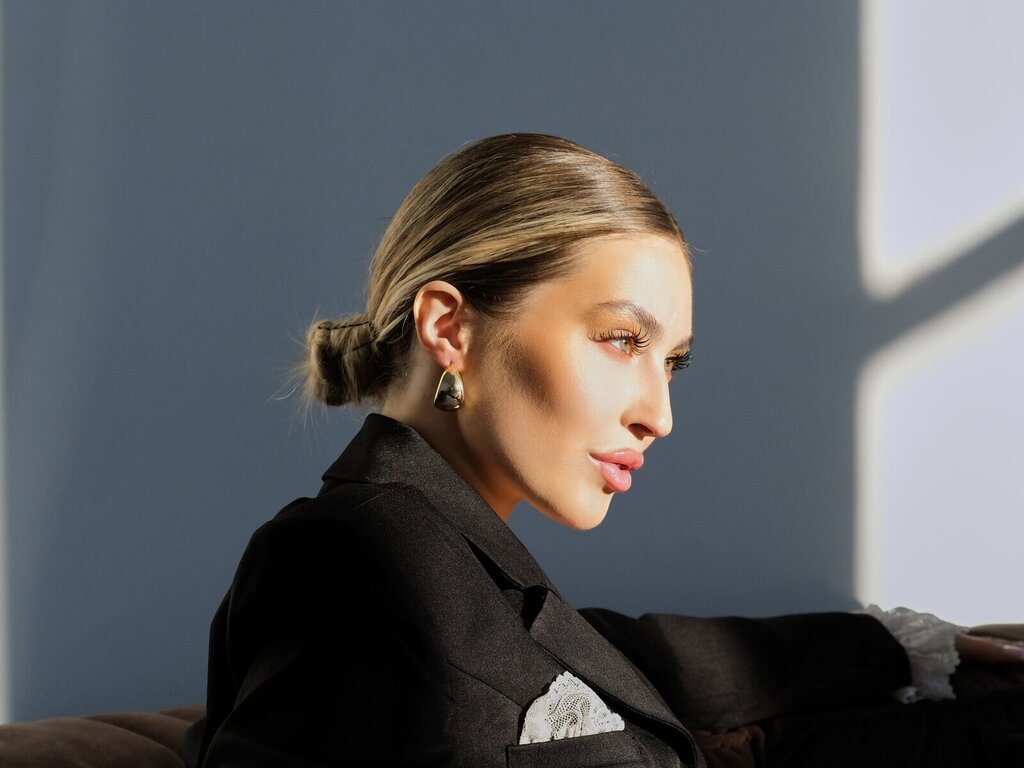 AlishaLovell's Webcam 