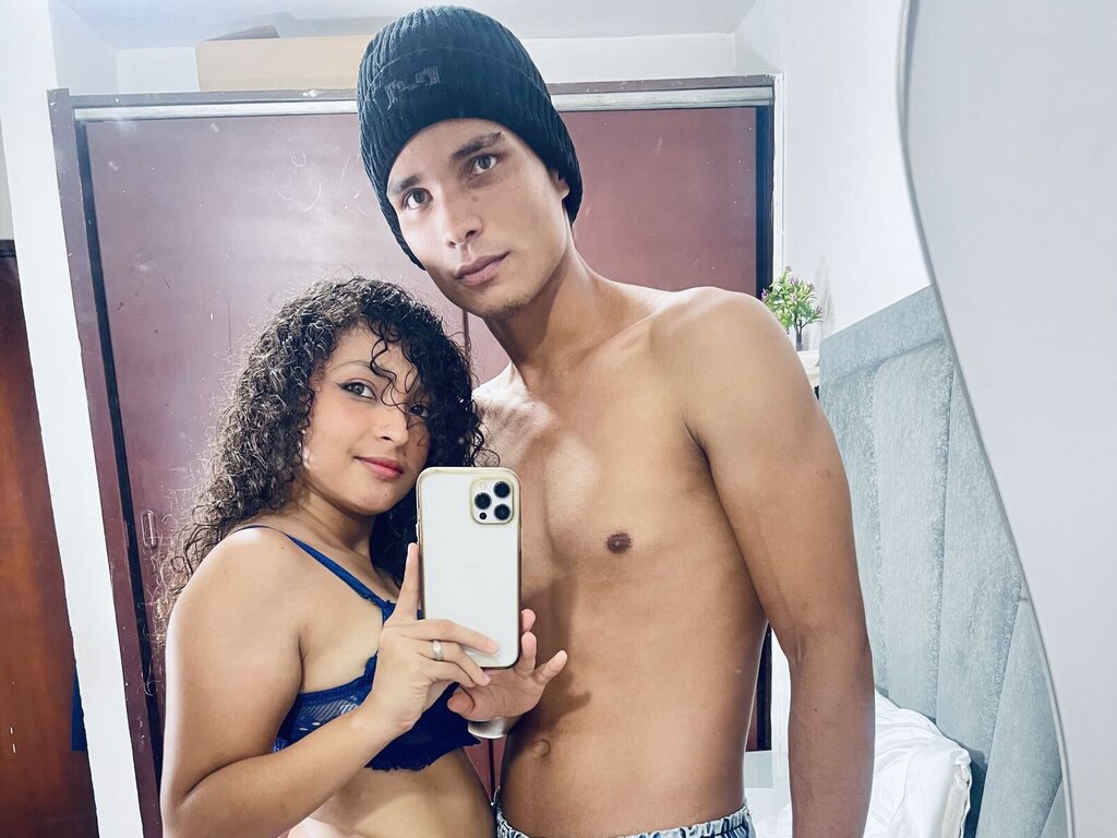 DaliaAndKennedy's Webcam 