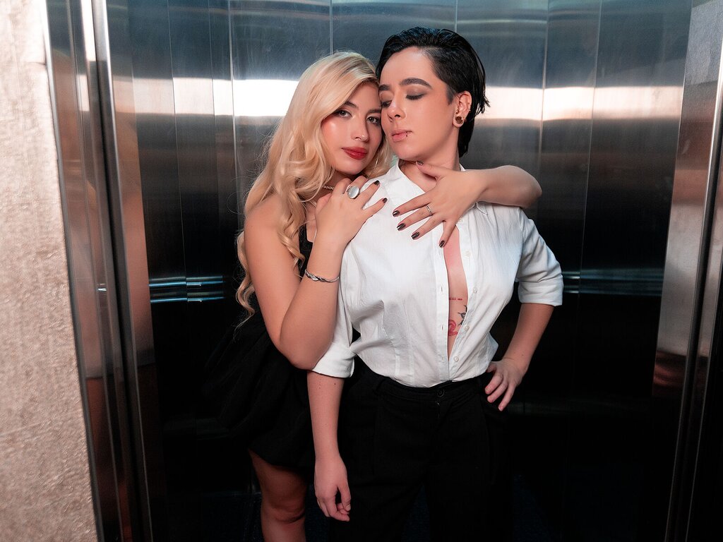 KatyAndJessi's Webcam 