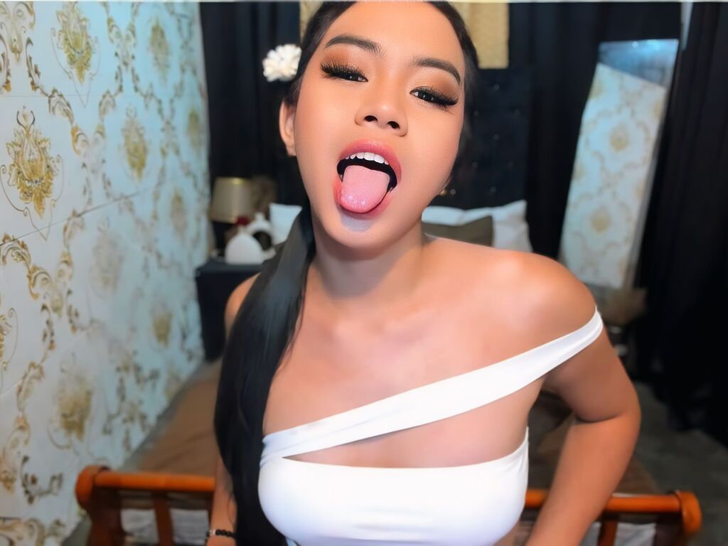 LuisaEllanor's Webcam 