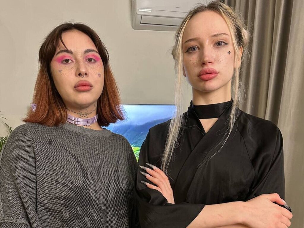 MollyandMiki's Webcam 