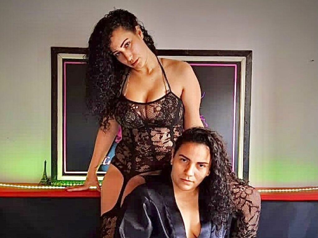 SandraAndCarmen's Webcam 